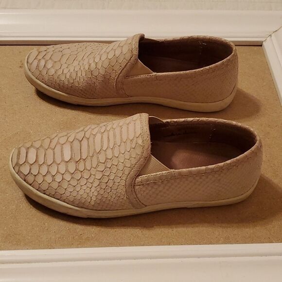 Joie cream snakeskin pattern slip on loafers size 5 - Picture 2 of 7